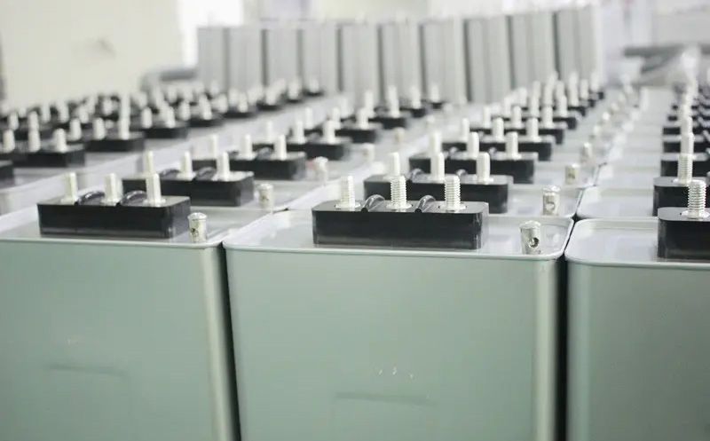 電力電容器組接線應遵循哪些原則？